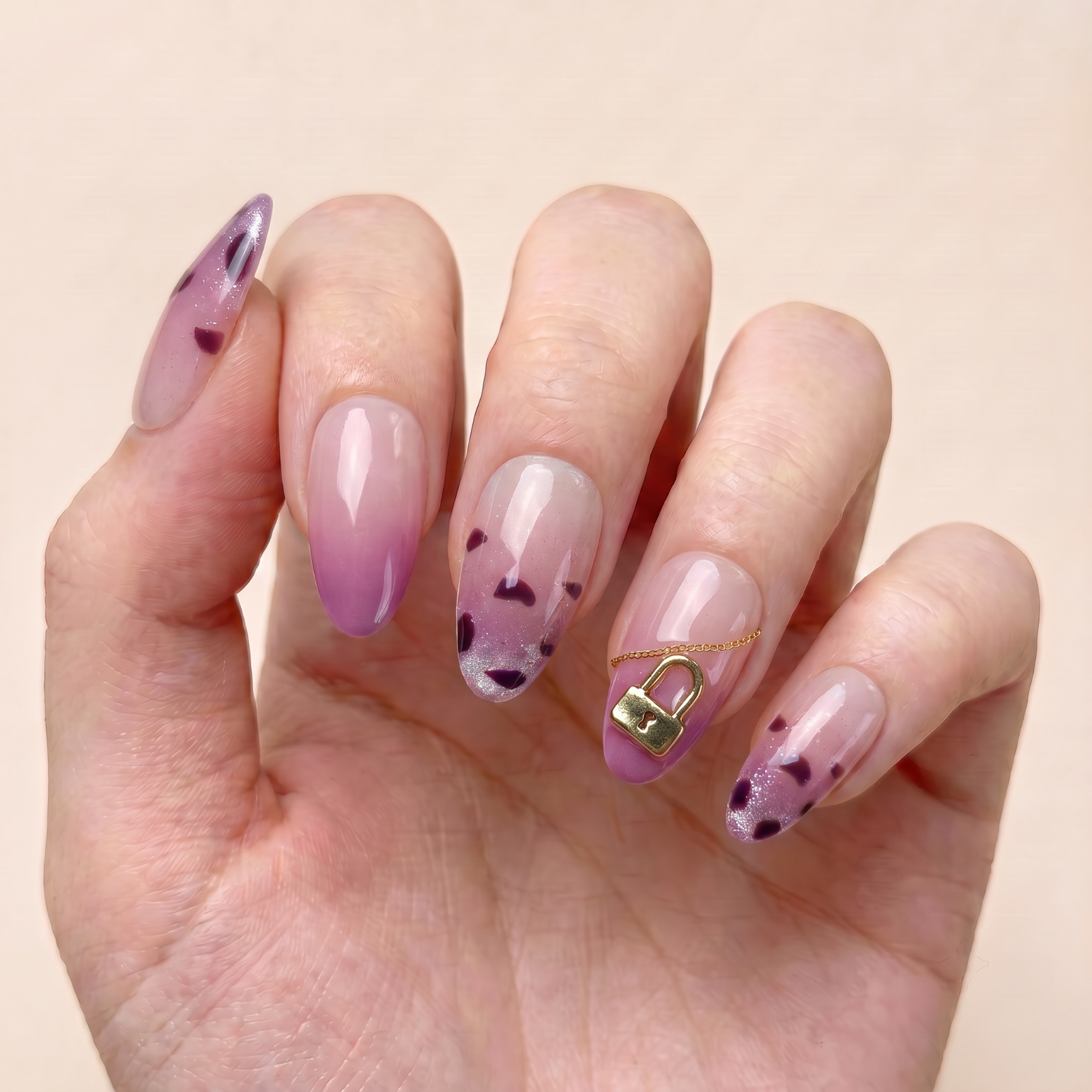 Miss Locked Heart - Press & Pretty