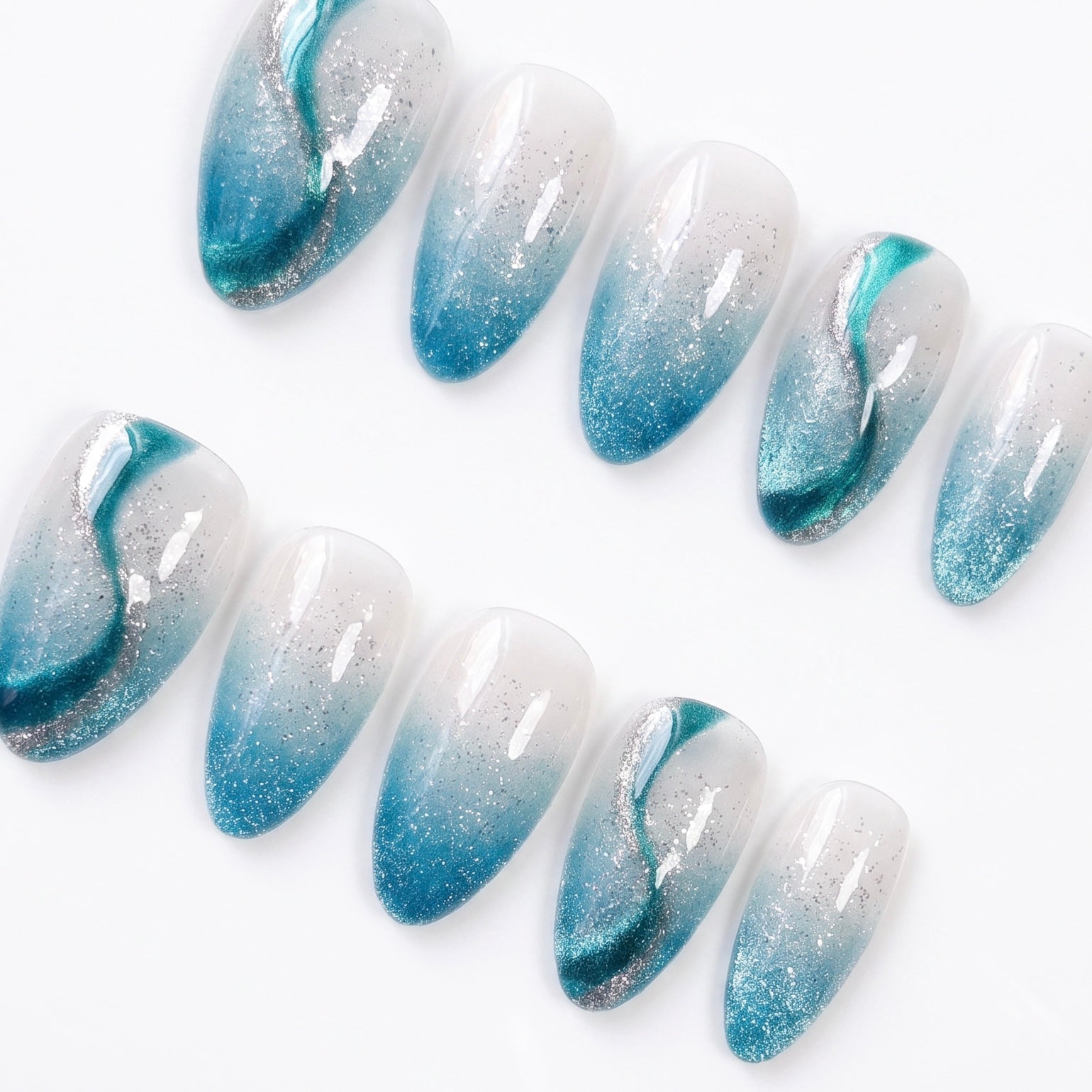Glossy blue gradient press-on nails by Nailsium