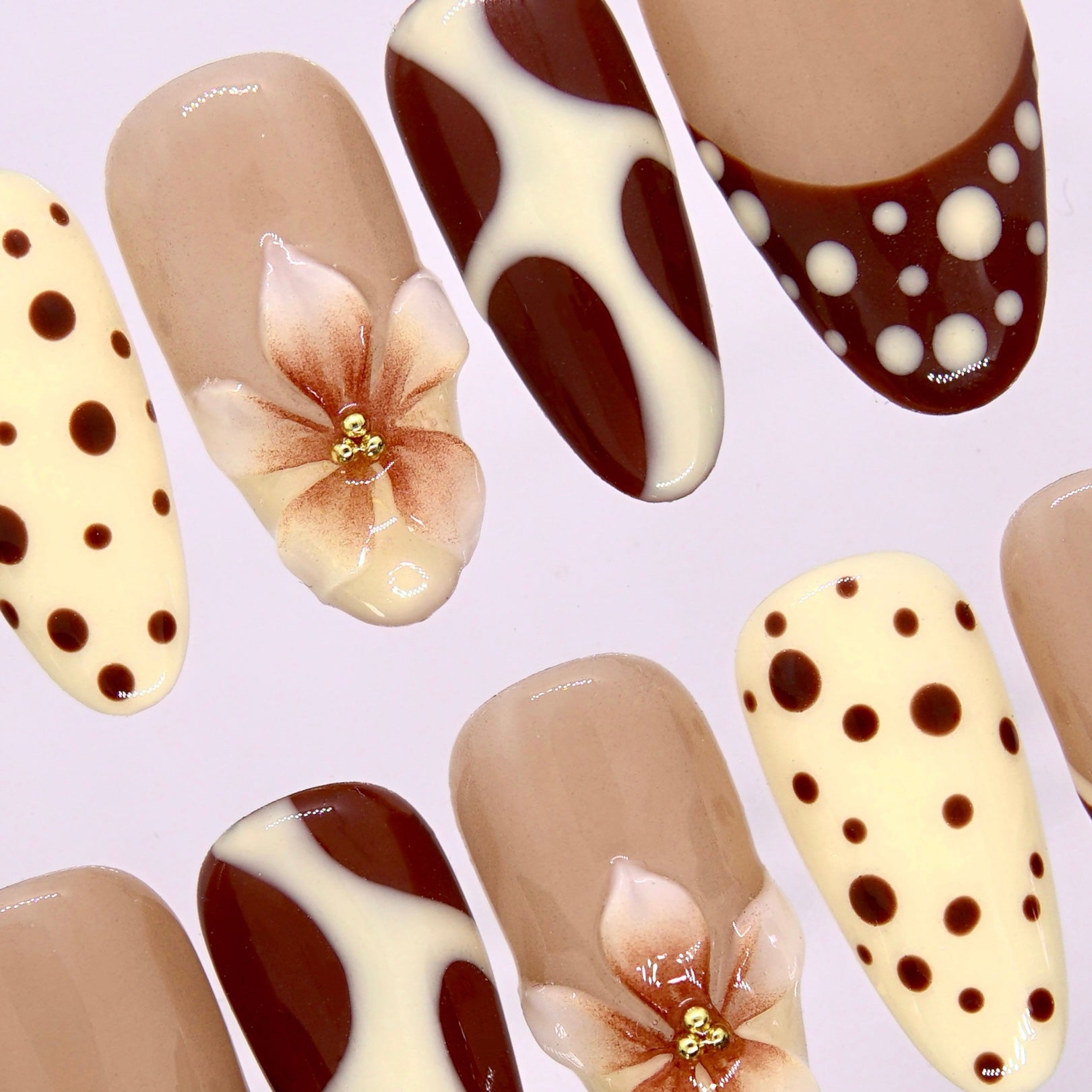 Side angle highlighting 3D flower and milk-foam color blend.