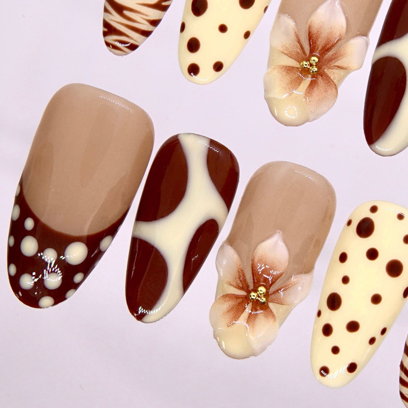 Side angle highlighting 3D flower and milk-foam color blend.